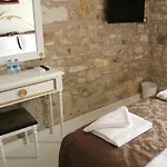 Ξενοδοχείο Laledan 2*